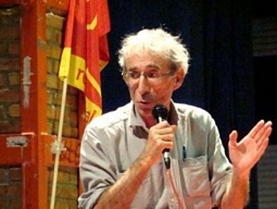 Photograph of Bensaïd with microphone